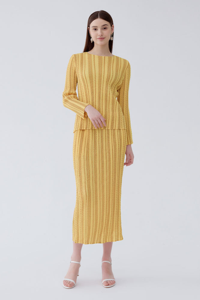 Pleated Striped Top and Slim Skirt Set – Elegant Two-Piece Women’s Outfit